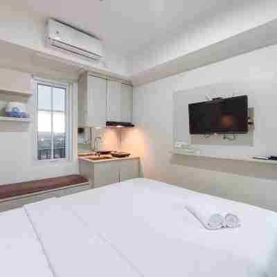 Warm and Cozy Style Studio Room at Paltrow City Apartment By Travelio Rooms
