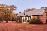 Bussells Bushland Cottages - parking