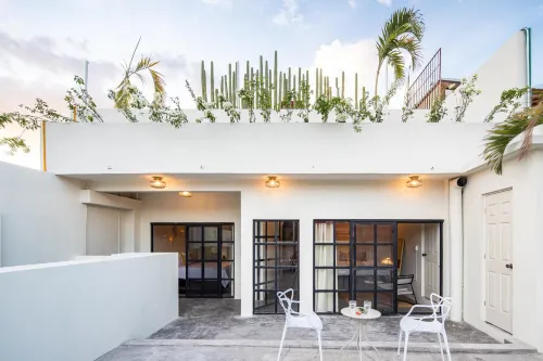 Casa Lumos - Minimalist Comfort Suites in Centro Historico - Inns