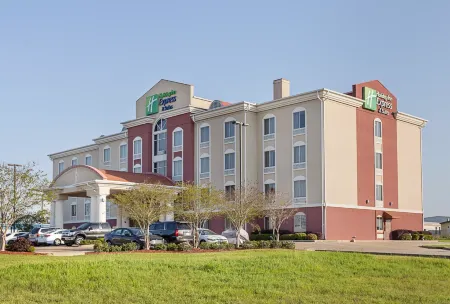 Holiday Inn Express & Suites Byram Отели в г. Терри