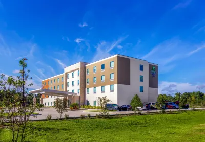 Holiday Inn Express & Suites Macclenny