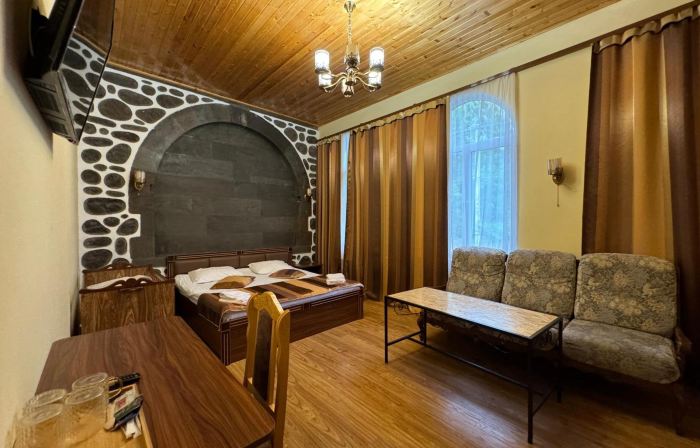 Kirch Hotel & Restaurant