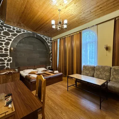 Kirch Hotel & Restaurant