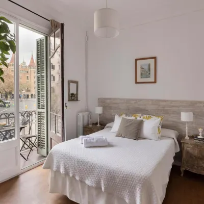 آليز جيست هاوس بارثيلونا بد آند بريكفاست Hotels near محطة كلوت للسكك الحديدية
