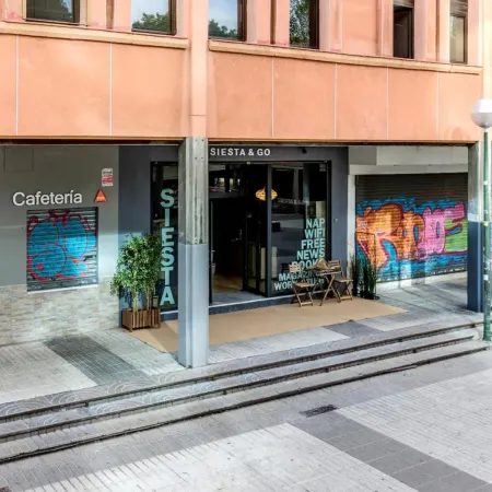 Hostal Siesta & Go Nuevos Ministerios Отели рядом с достопримечательностью «Небоскреб банка Бильбао»