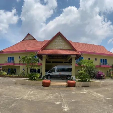 Don Bosco Hotel School Отели рядом с достопримечательностью «Пляж Очутел»