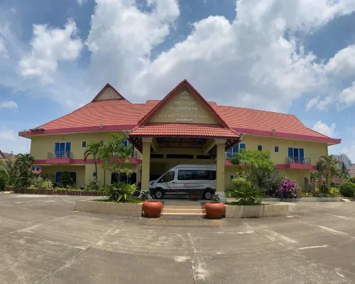 دون بوسكو هوتل سكول Hotels near أترس بيتش