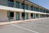 Econo Lodge Inn & Suites