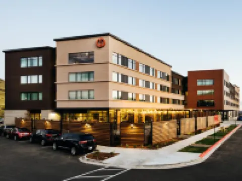 起源紅石酒店 - 温德姆酒店 戈爾登酒店