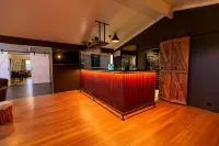 Aurora Lodge Hotel - bar