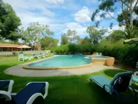 Greenacres Motel - parking
