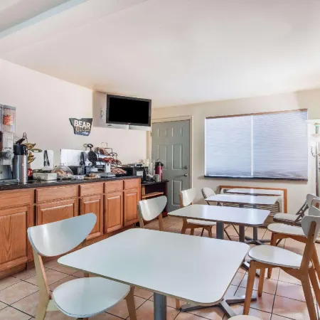 Econo Lodge Edmonds North Seattle Отели в г. Эдмондс