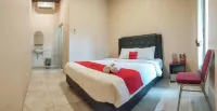 RedDoorz Syariah Near Lippo Plaza Sidoarjo Hotel a Sidoarjo