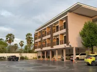 Super Highway Hotel Hotels in Tha Yang Subdistrict