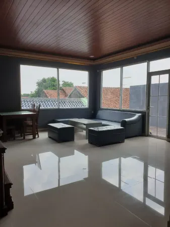 The Royal Homestay Syariah Отели в г. Tegal Regency