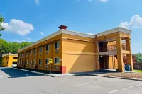Super 8 by Wyndham Gloucester Hotels in Mt Ephraim