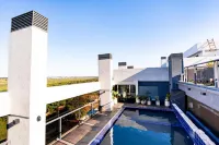 Ramada Suites by Wyndham Asuncion Aeropuerto - С бассейном
