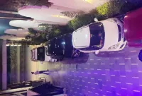 Leela Bizotel - parking