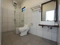 Gajah 12 Lake View Resort Hotels in Ternate