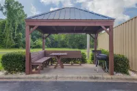 Days Inn & Suites by Wyndham Pine Bluff Hotel di Pine Bluff