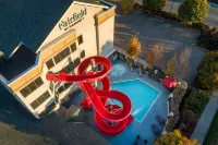 Fairfield Inn & Suites Kelowna - Pools