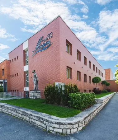 Hostel Mayer Superior Veszprém Отели в г. Веспрем