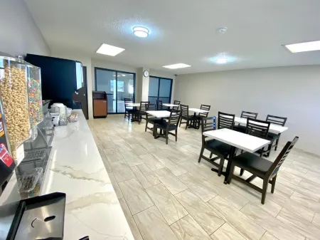 Baymont by Wyndham Oshkosh Airport