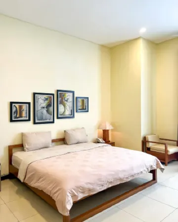Alloro Boutique Hotel Pacitan Hotels near Teleng Ria Beach