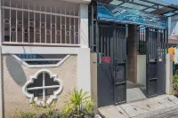 RedDoorz Near MT Haryono Semarang Hotels in Central Semarang