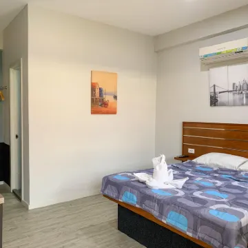 Kingston Lodge Hotels near Amaya View