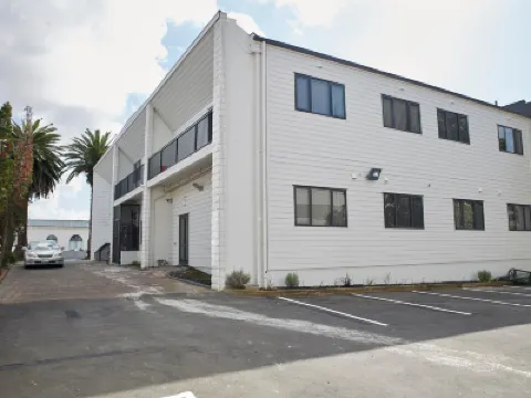 Three Palms Lodge Hotels in 