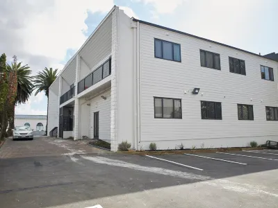 Three Palms Lodge Hotel a 