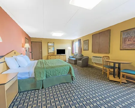 Quality Inn & Suites Louisville East Hotels in Hurstbourne