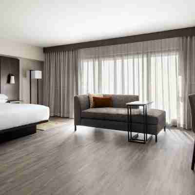 Marriott Riverside at the Convention Center Rooms