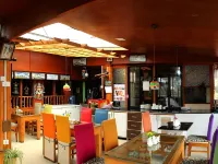 Shangri-la Boutique Hotel - Hostels