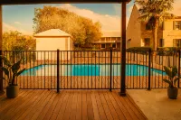 Campbelltown Colonial Motor Inn - Mountain view