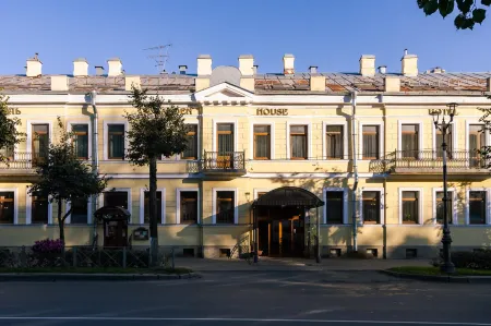 Golden Hotel (Голден)