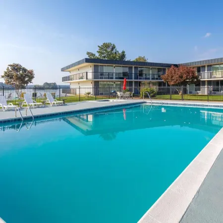 Super 8 by Wyndham Riverside Al
