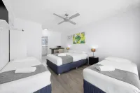 Pacific Paradise Airport Motel - parking