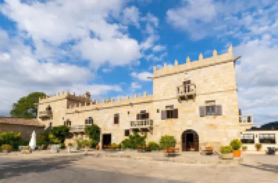 هوتل بازو أو ريال فنادق في 