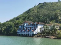 Jansom Beach Resort - piscina
