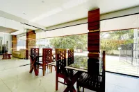 Super Townhouse Oak Cochin International Airport - 2-Star