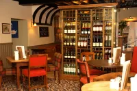 The Bear Hotel by Greene King Inns - Мини-отели