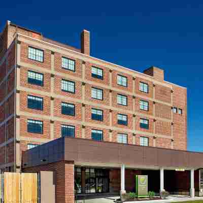 Element Moline Hotel Exterior