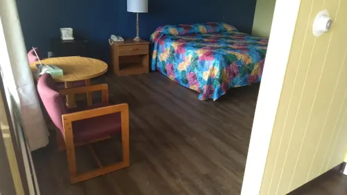 Baw Beese Inn Hotels in Jonesville