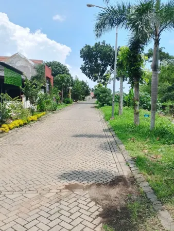 The Nonik Guest House Near Bess Hotel dan resort Отели в г. Purwosari