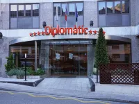 澤尼特外交飯店 聖埃斯特維教堂附近的飯店