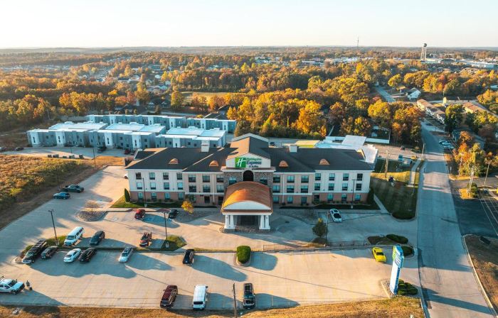 Holiday Inn Express & Suites SAINT ROBERT - LEONARD WOOD by IHG