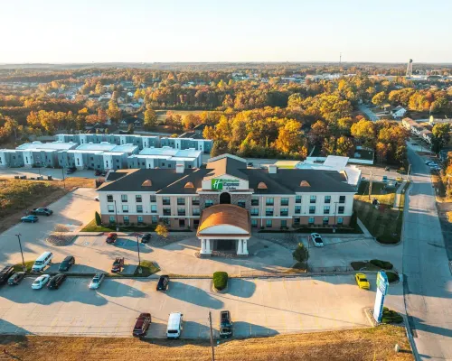 Holiday Inn Express & Suites SAINT ROBERT - LEONARD WOOD by IHG Hotels in Saint Robert