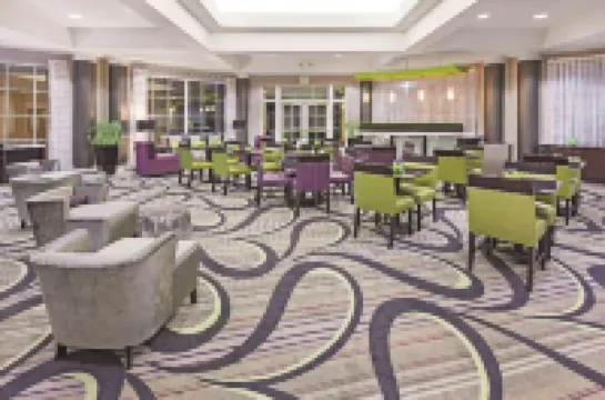 La Quinta Inn & Suites by Wyndham Dallas Arlington South